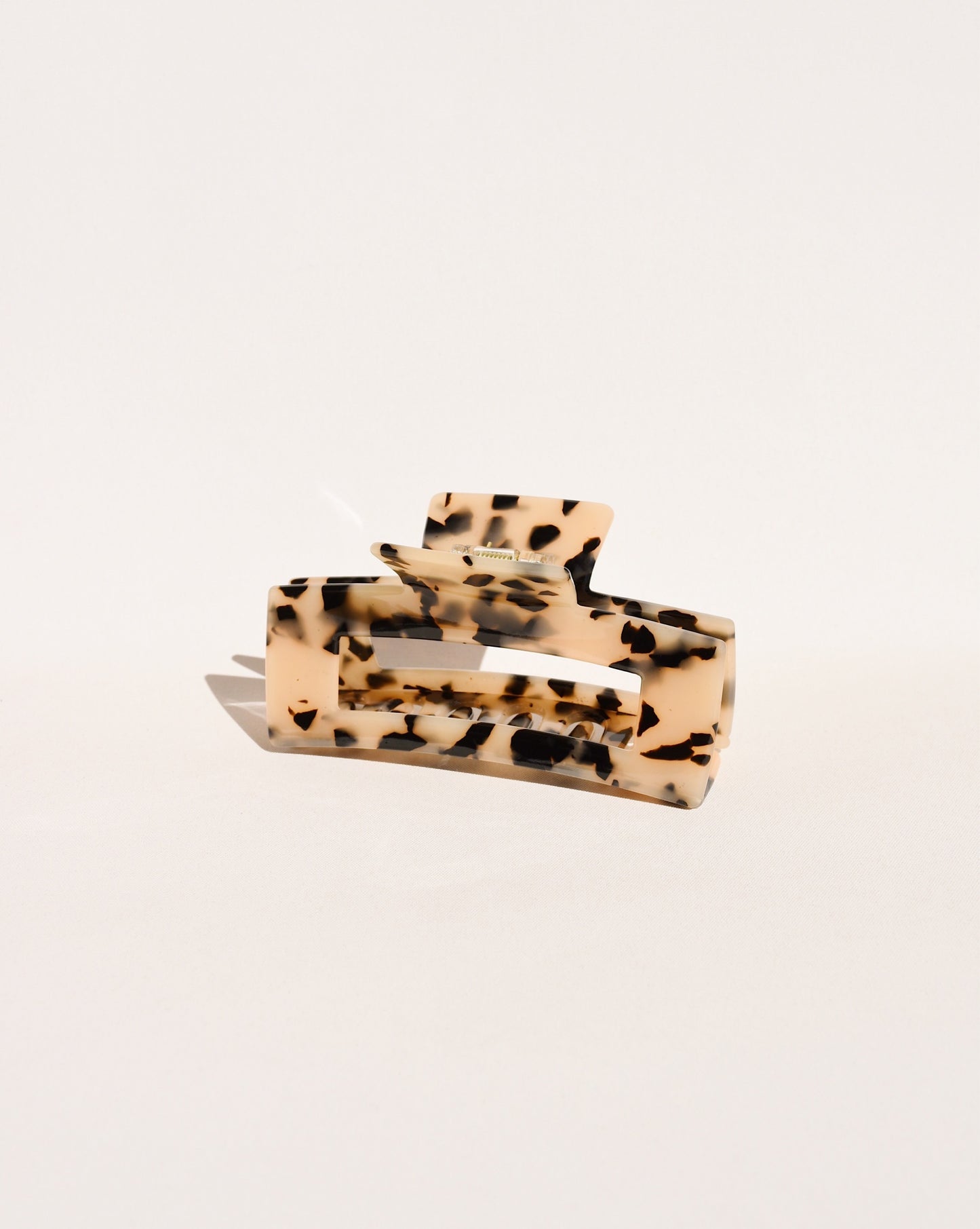 Large Hair Claw No. 1 in Light Tortoiseshell