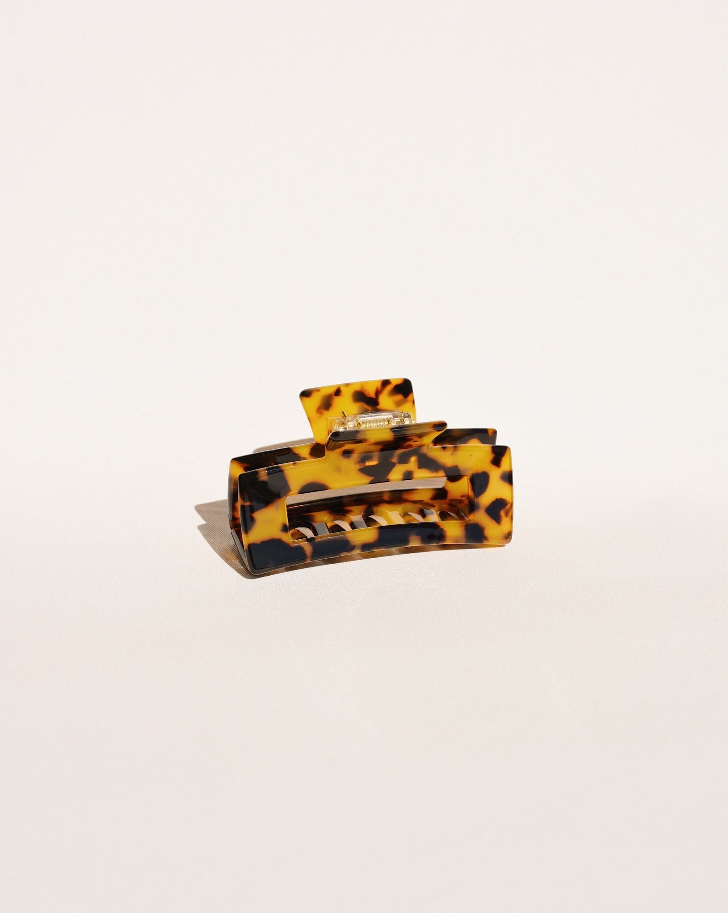 Medium Hair Claw No. 1 in Dark Tortoiseshell