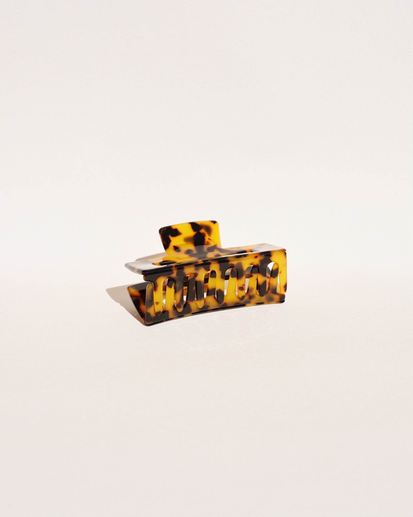 Medium Hair Claw No. 1 in Dark Tortoiseshell