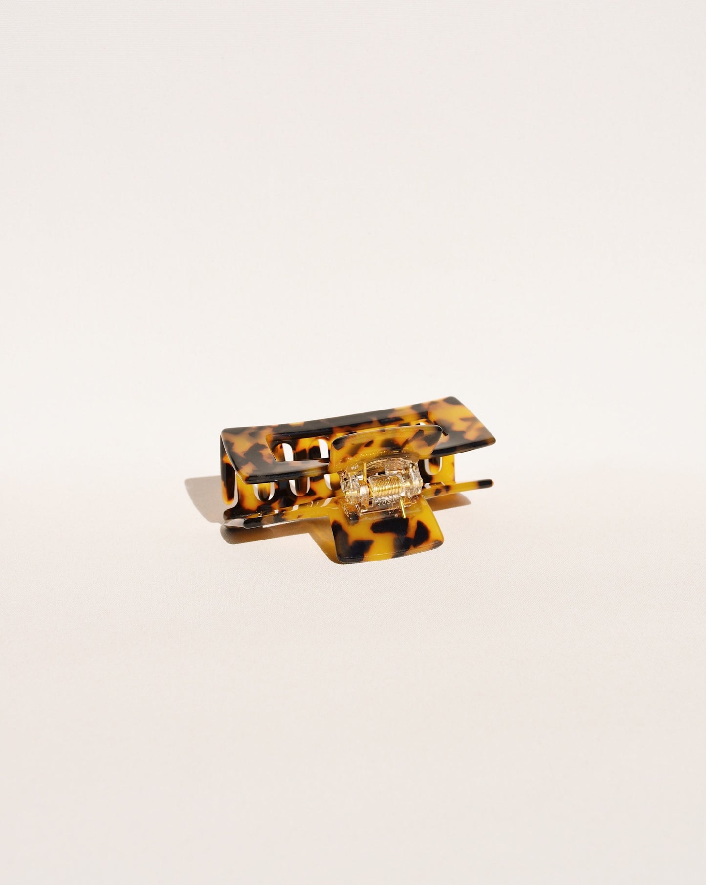 Medium Hair Claw No. 1 in Dark Tortoiseshell