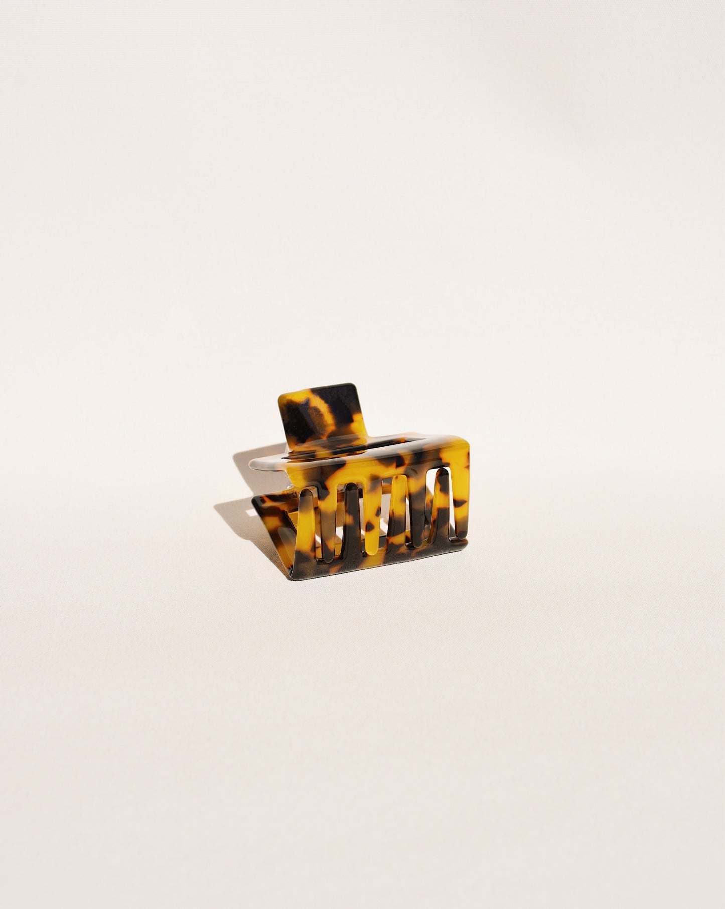 Small Hair Claw No. 1 in Dark Tortoiseshell