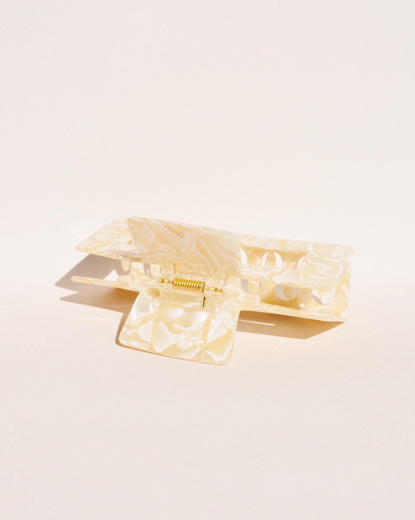 XL Hair Claw No. 1 in Ivory