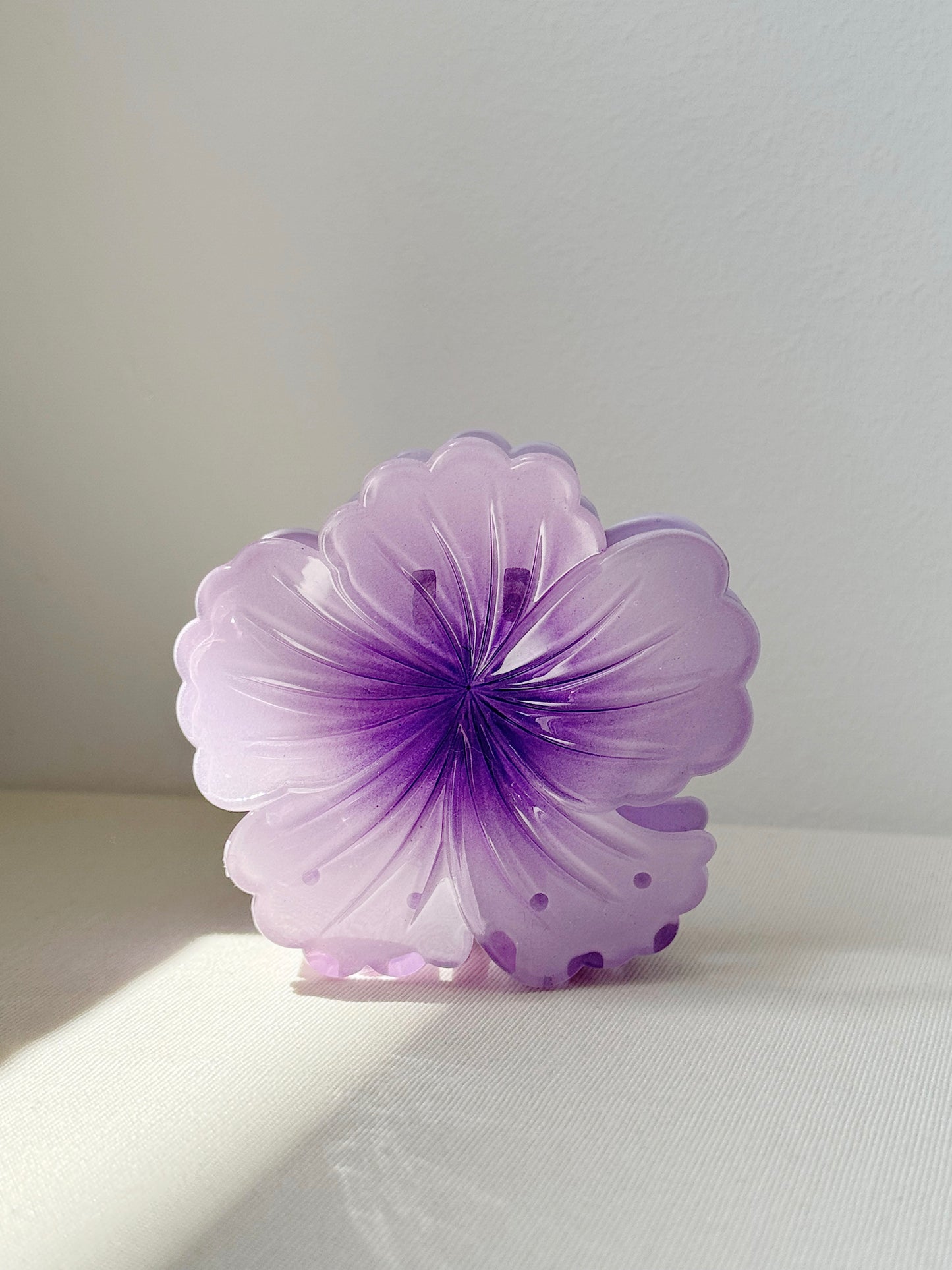 Tropical Flower in Lila