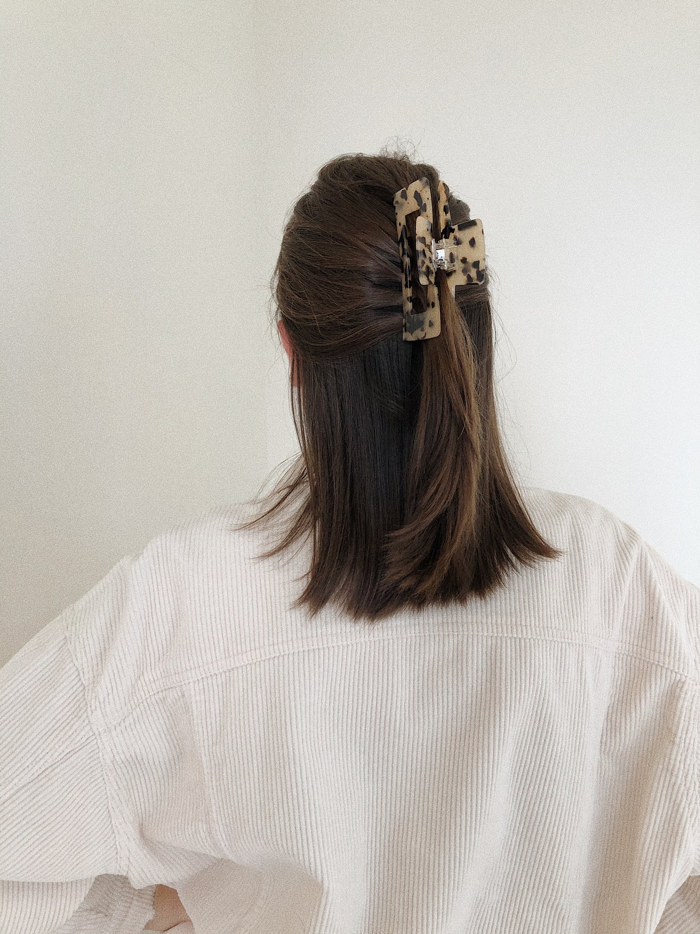 Large Hair Claw No. 1 in Light Tortoiseshell