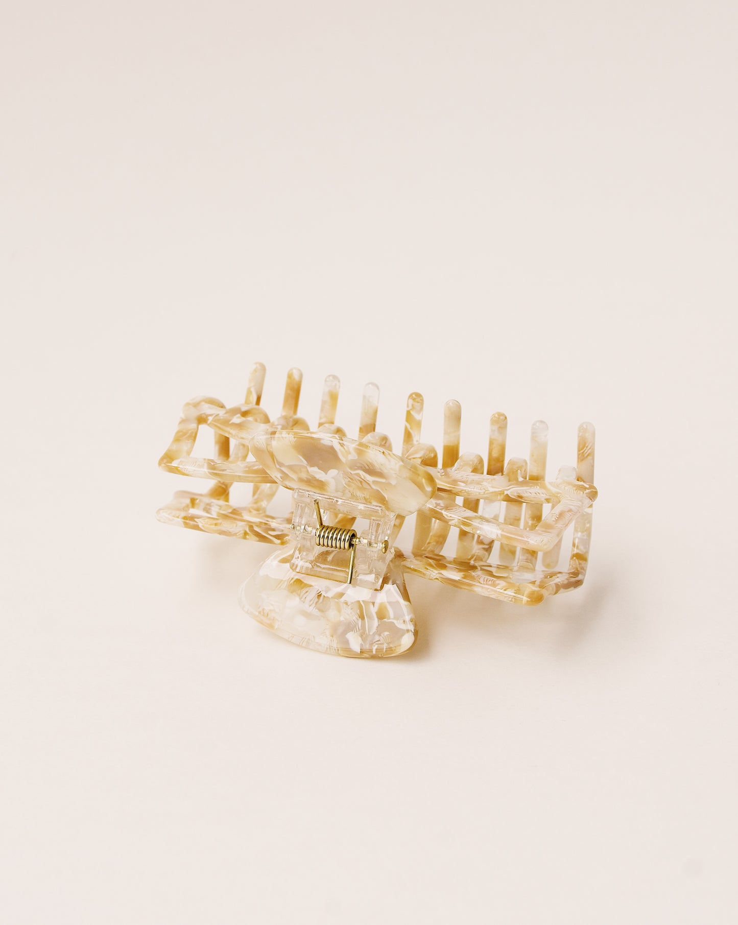 Classic Claw Clip in Marble Beige