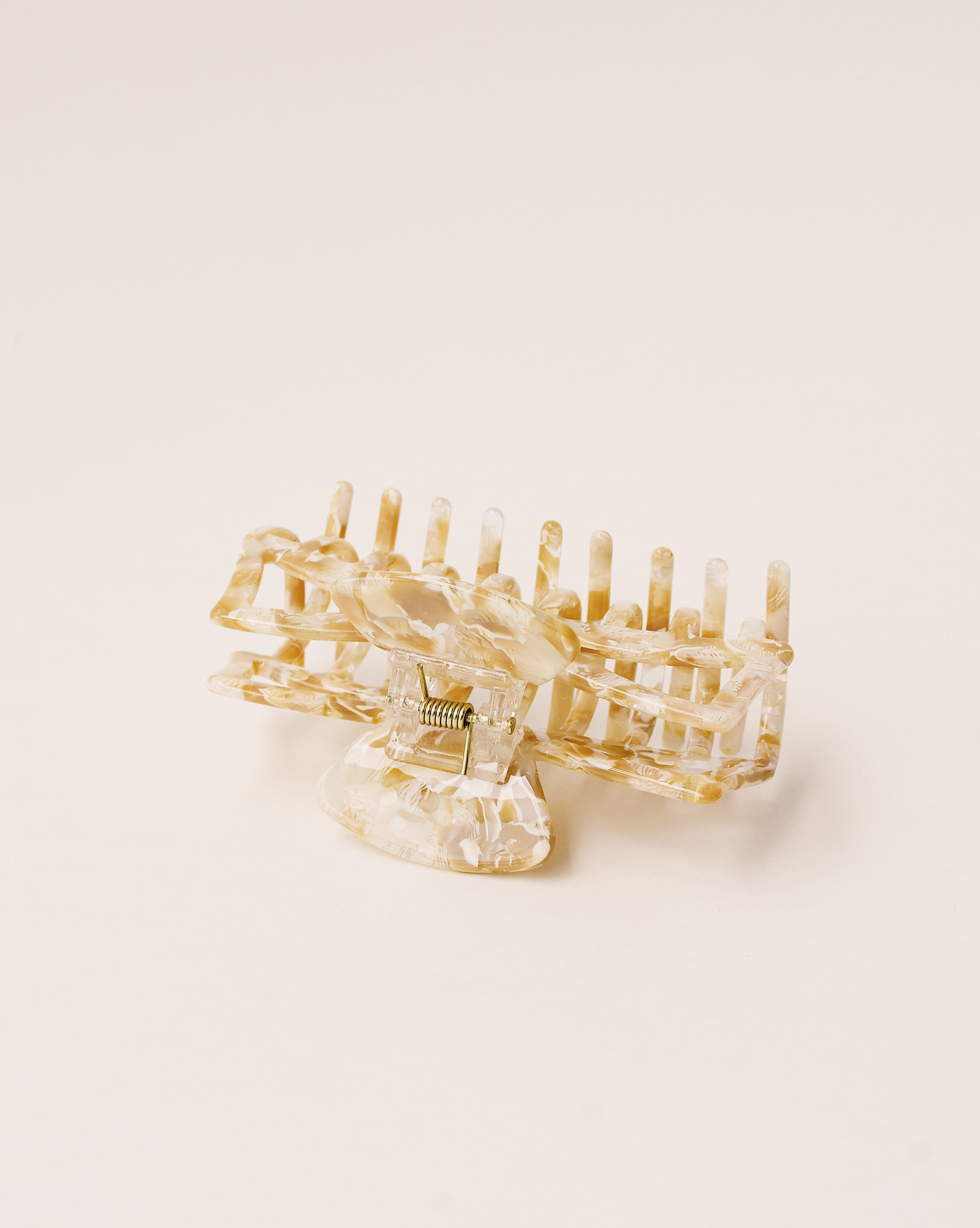 Classic Claw Clip in Marble Beige