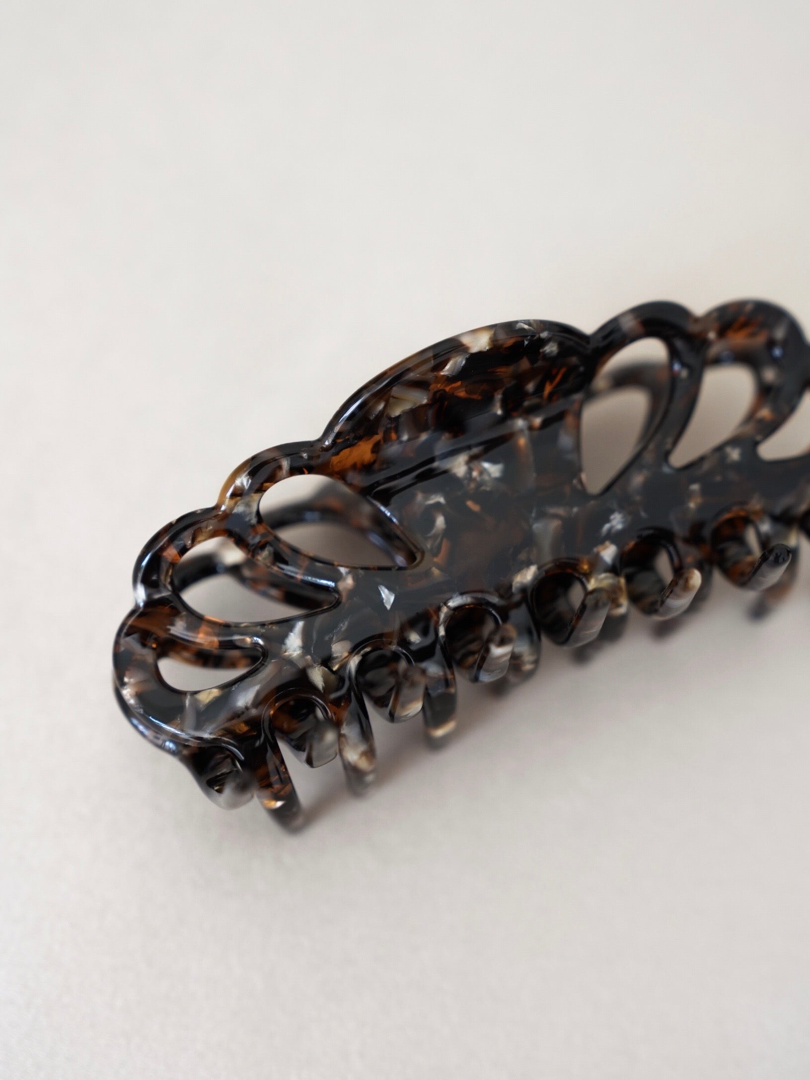 Pinza de Pelo No. 3 · Granito Marrón