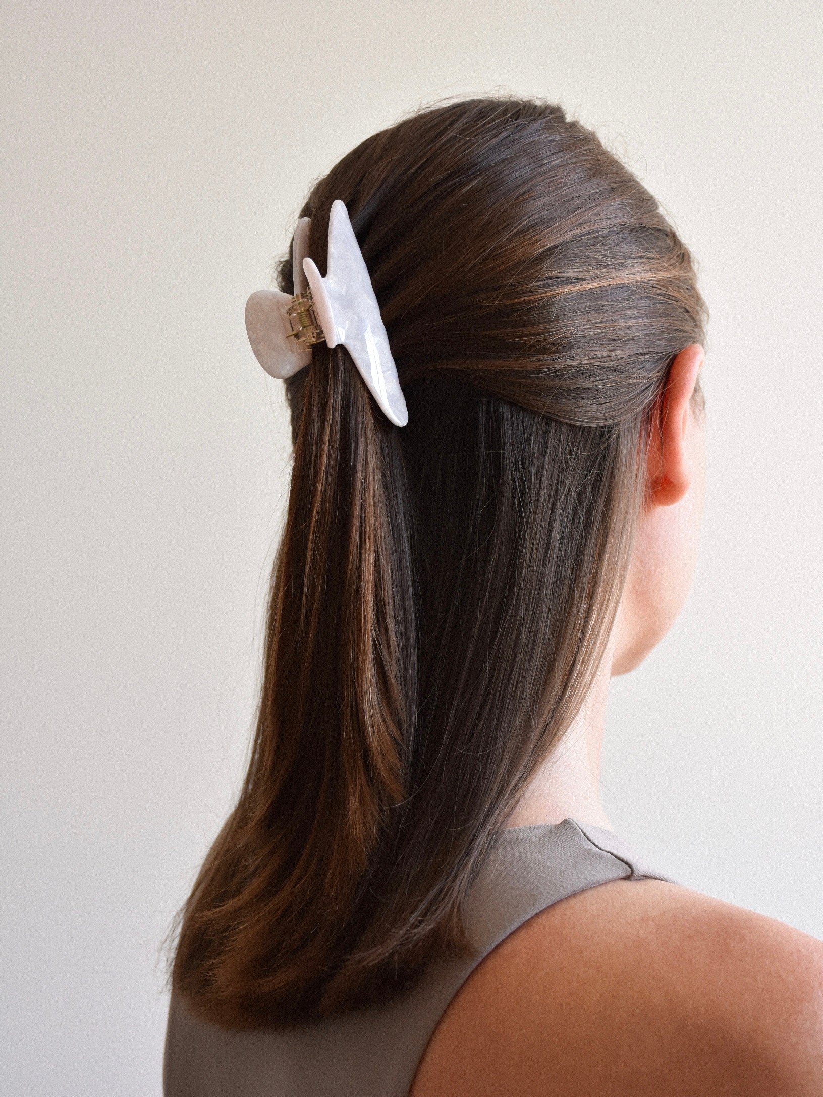 Midi Hair Claw in Pearl White