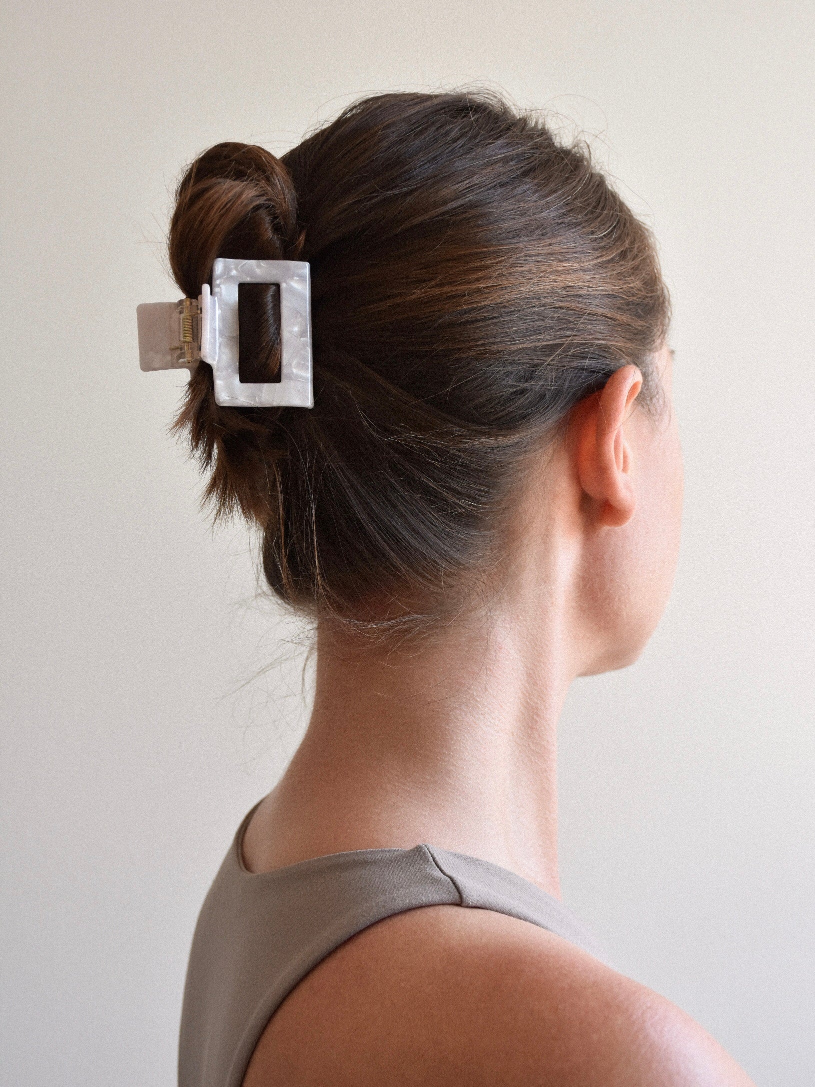 No. 1 Small Hair Claw Clip · Pearl White