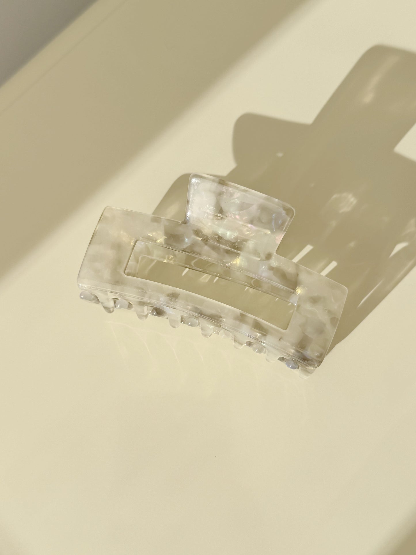 Hair Claw No. 1 in Grey