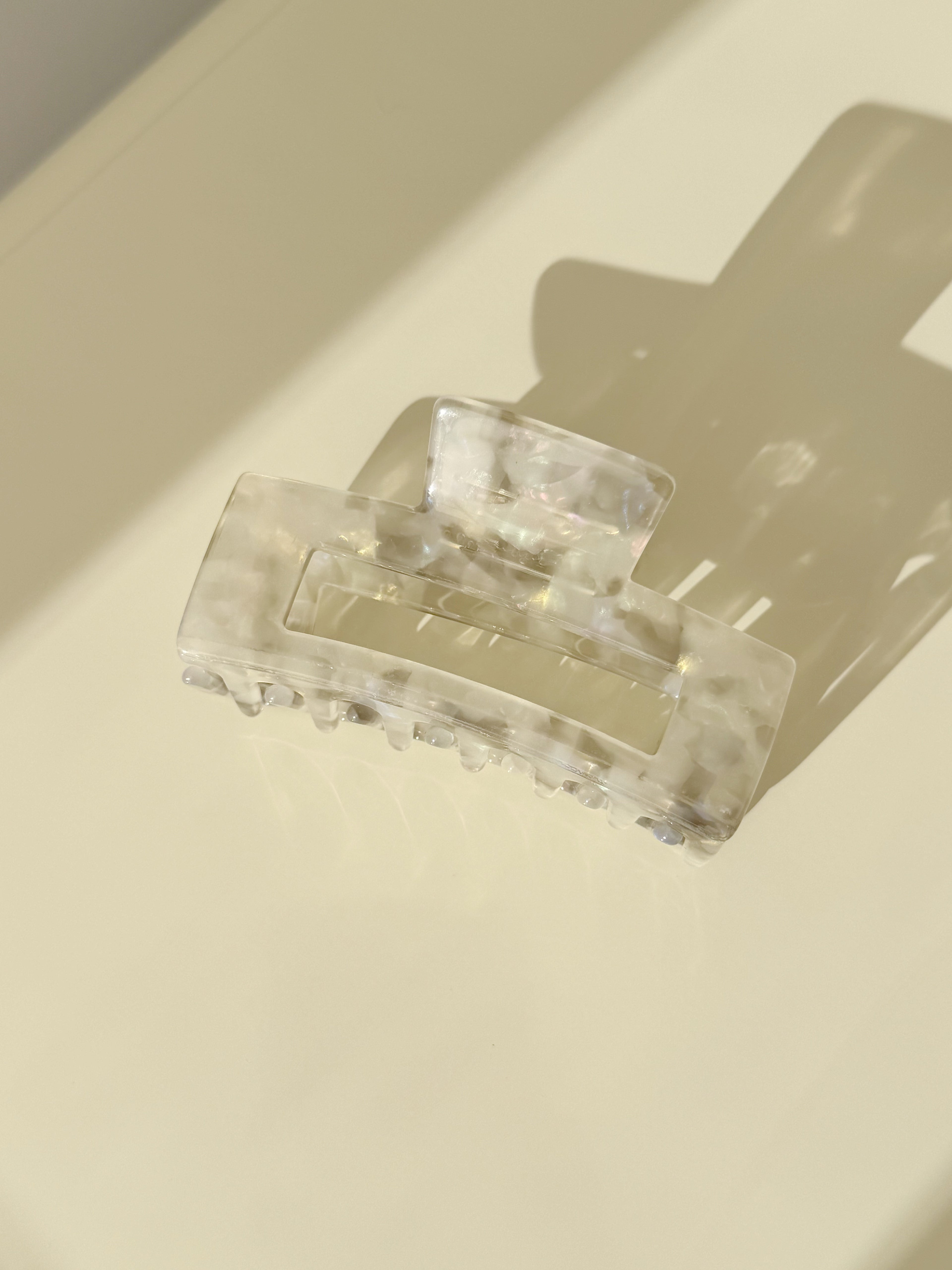 Hair Claw No. 1 in Grey