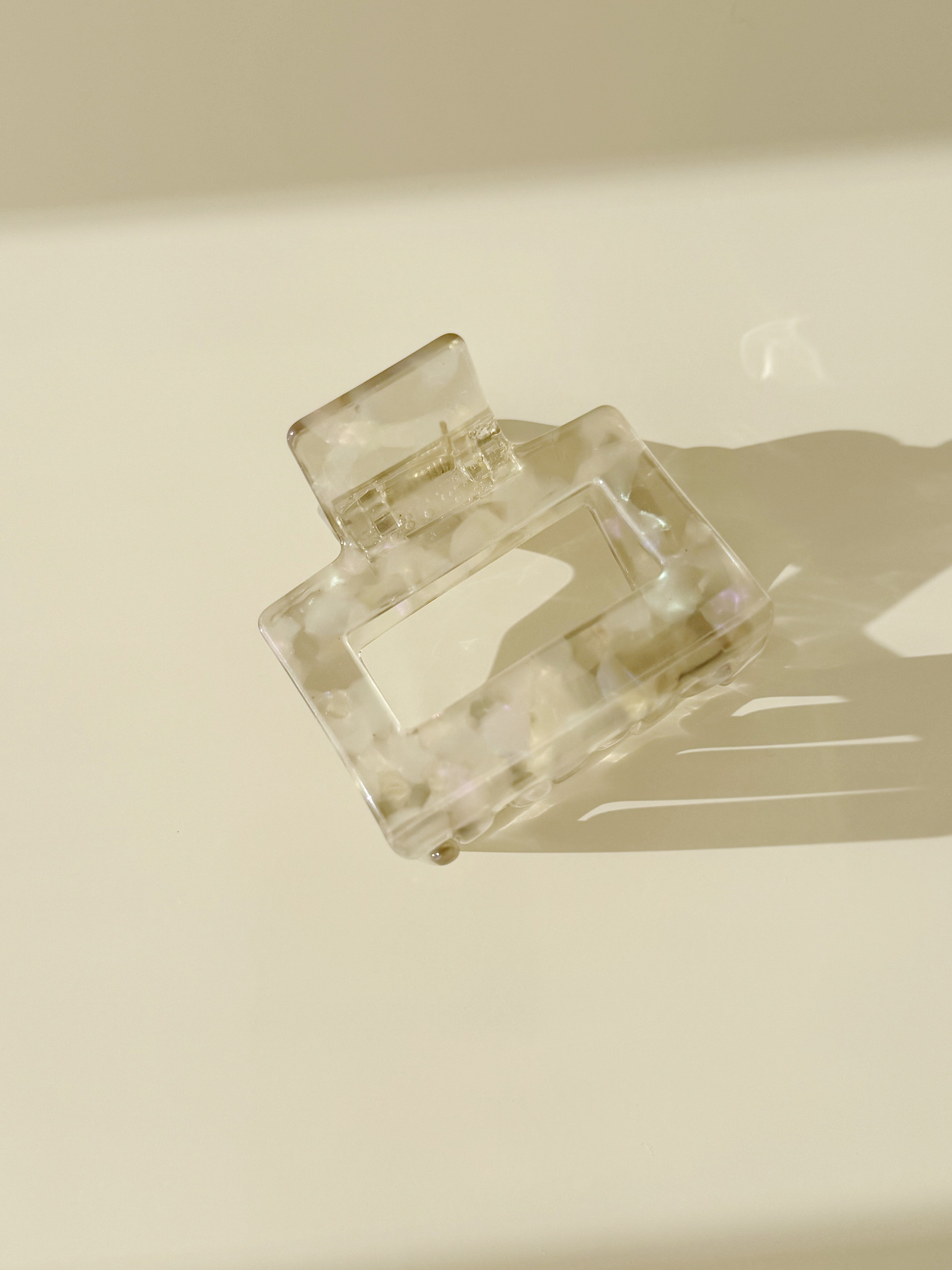 Hair Claw No. 1 in Grey