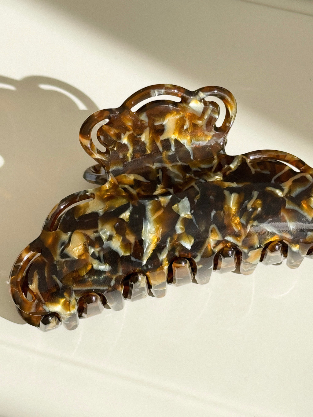 Pinza Ondulada en Color Avellana