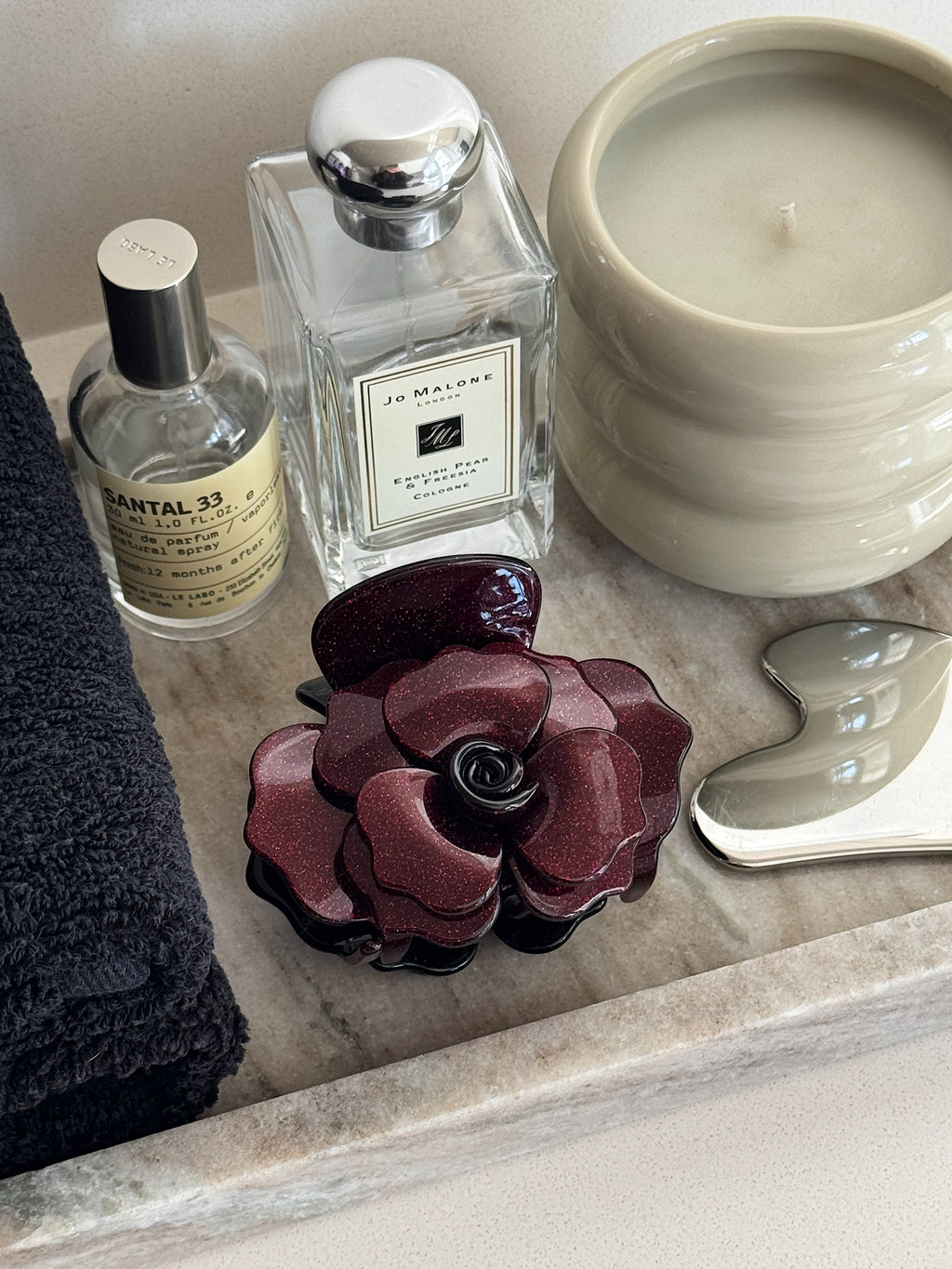 Pinza Grande de Rosa en Color Burdeos