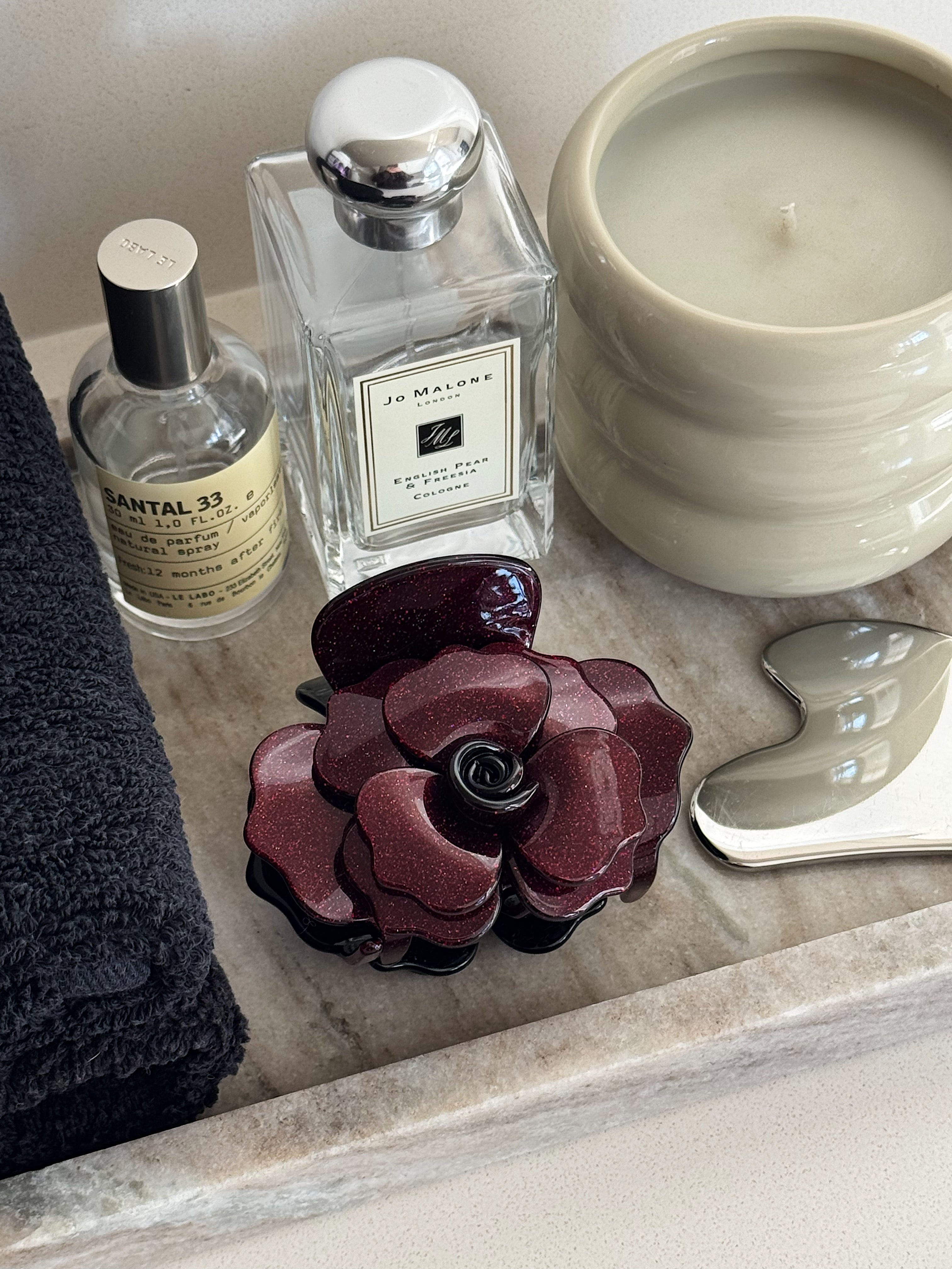 Pinza Grande de Rosa en Color Burdeos