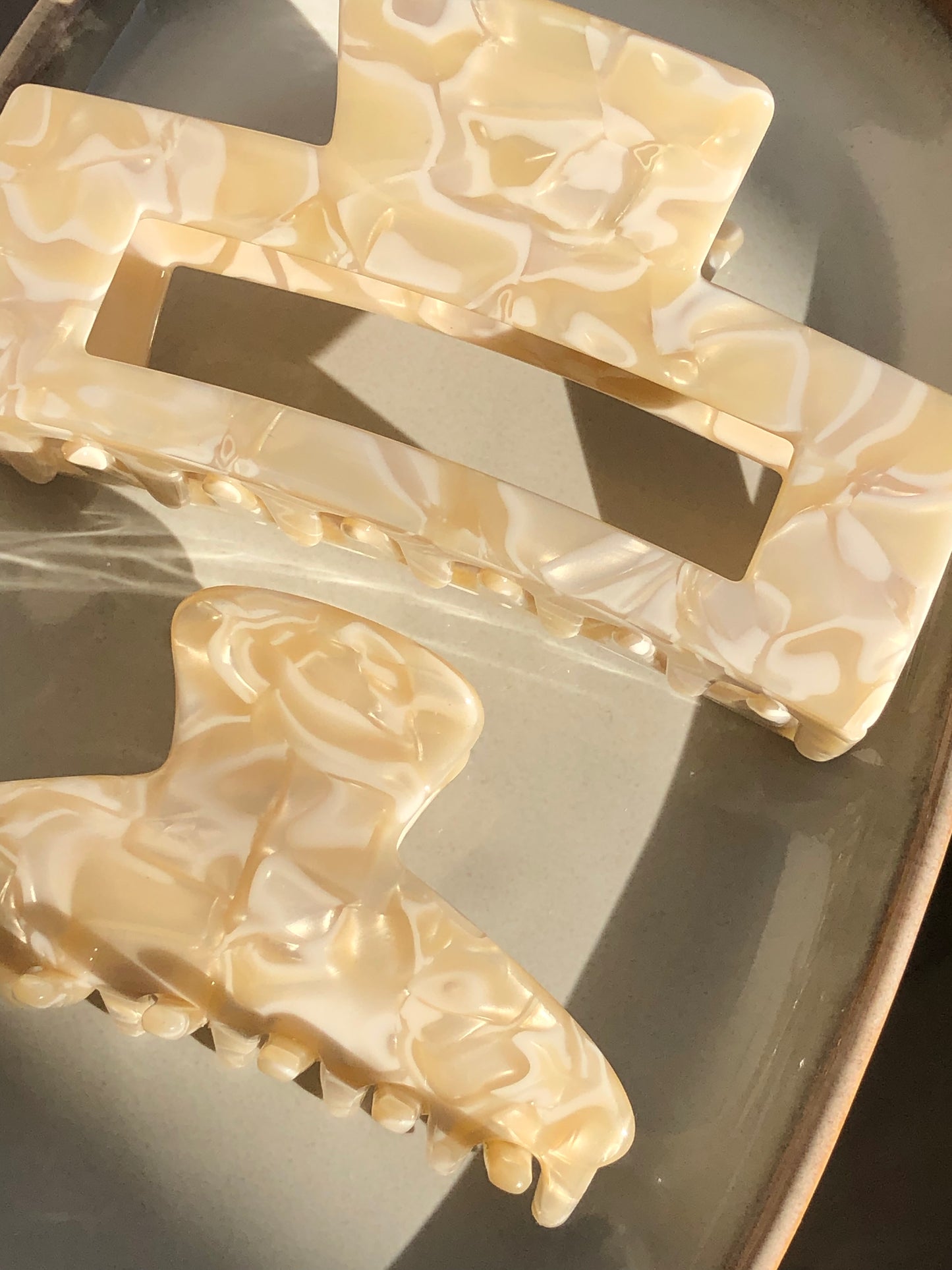 Midi Hair Claw in Ivory