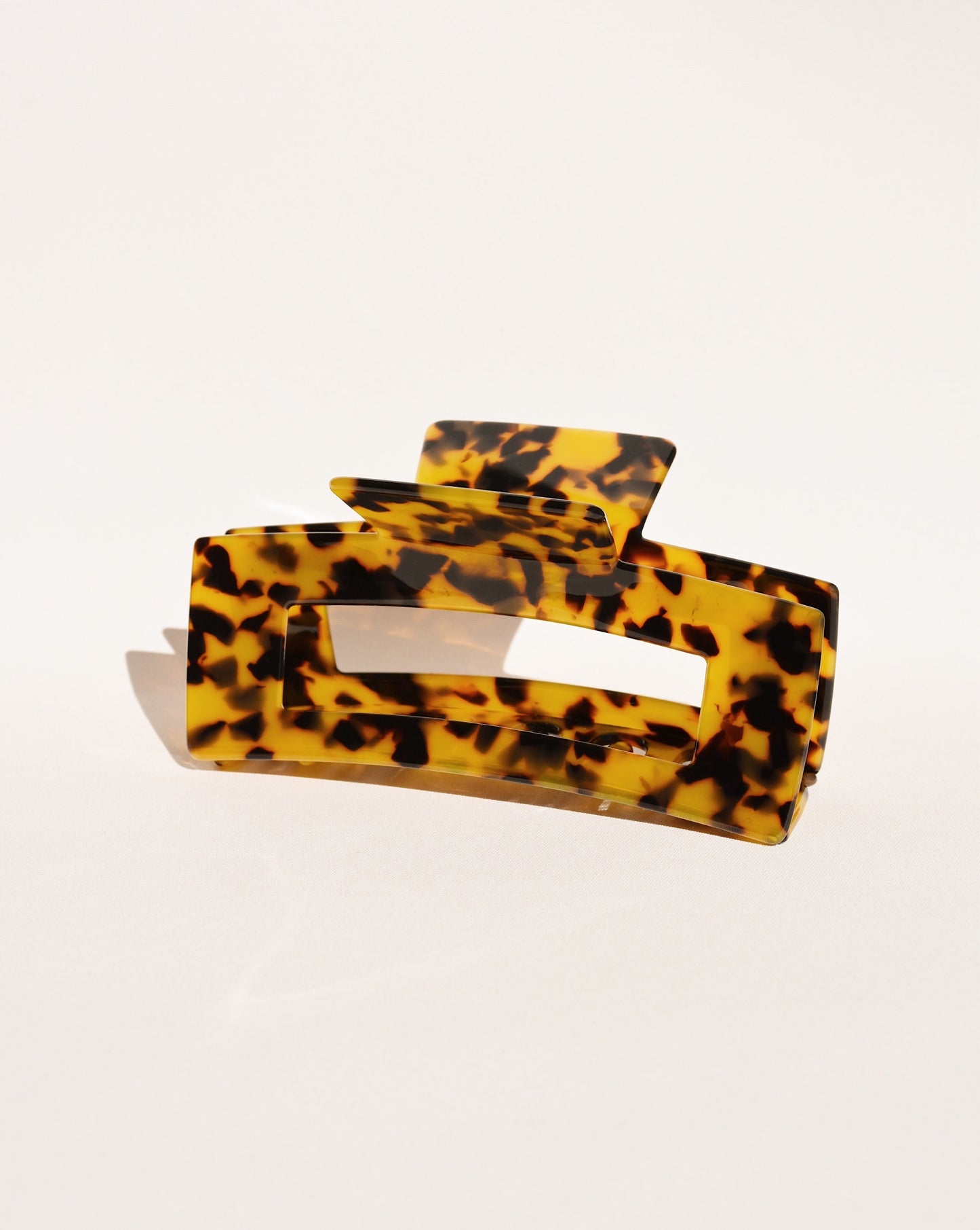 XL Hair Claw No. 1 in Dark Tortoiseshell