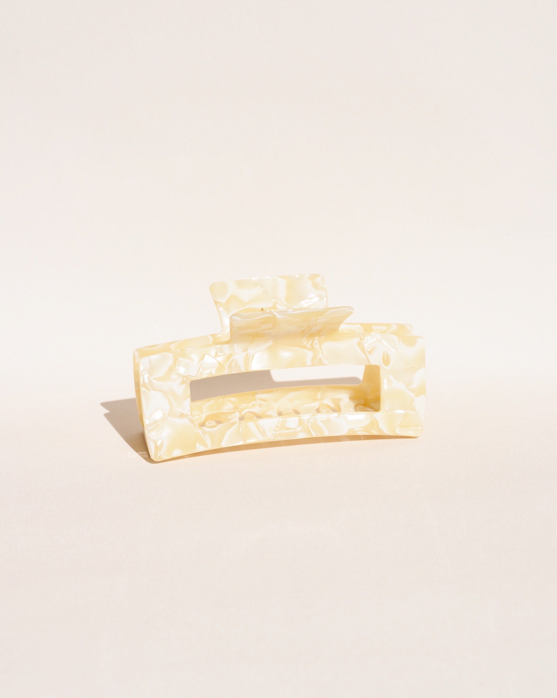 Large Hair Claw No. 1 in Ivory