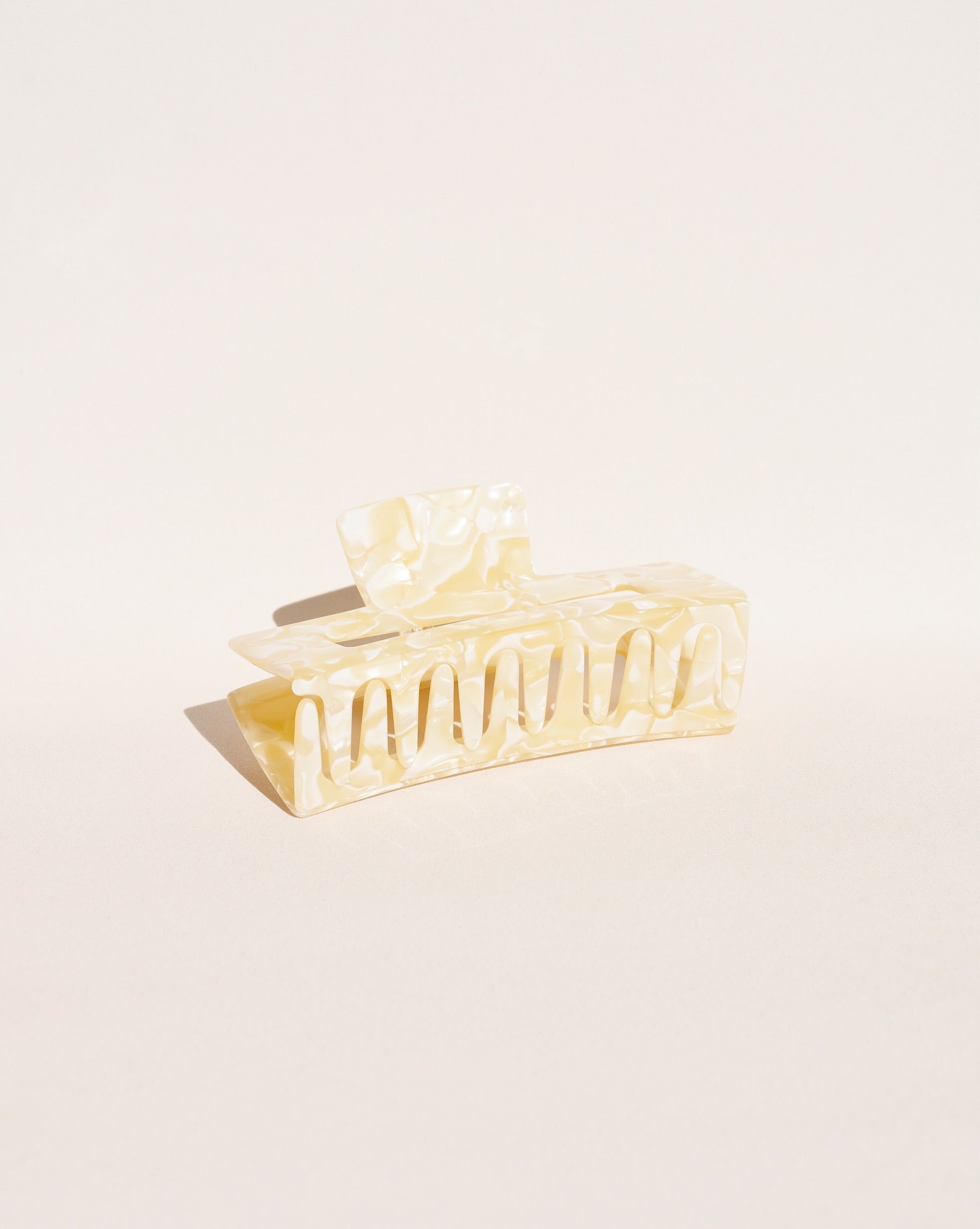 Large Hair Claw No. 1 in Ivory