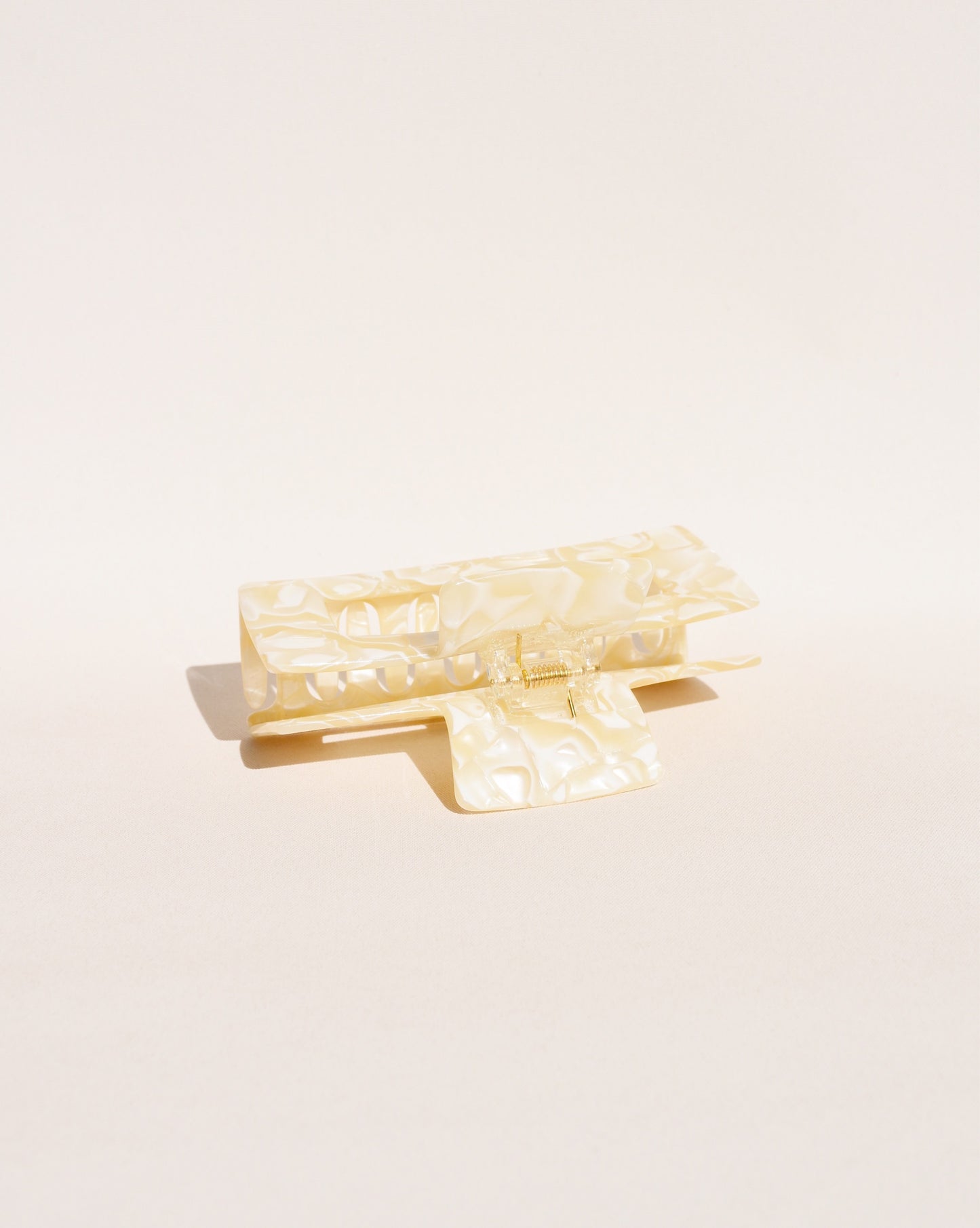 Large Hair Claw No. 1 in Ivory