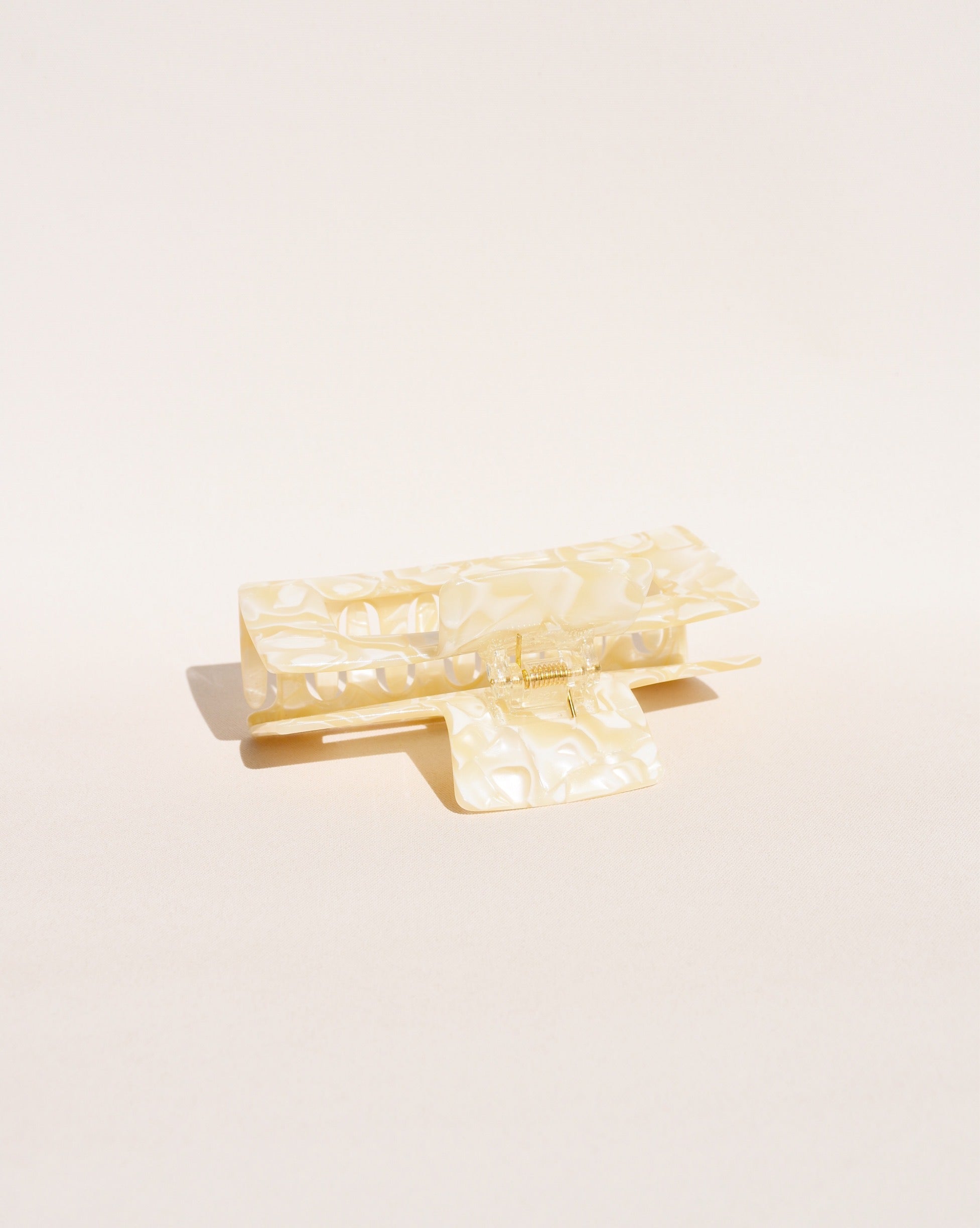 Large Hair Claw No. 1 in Ivory