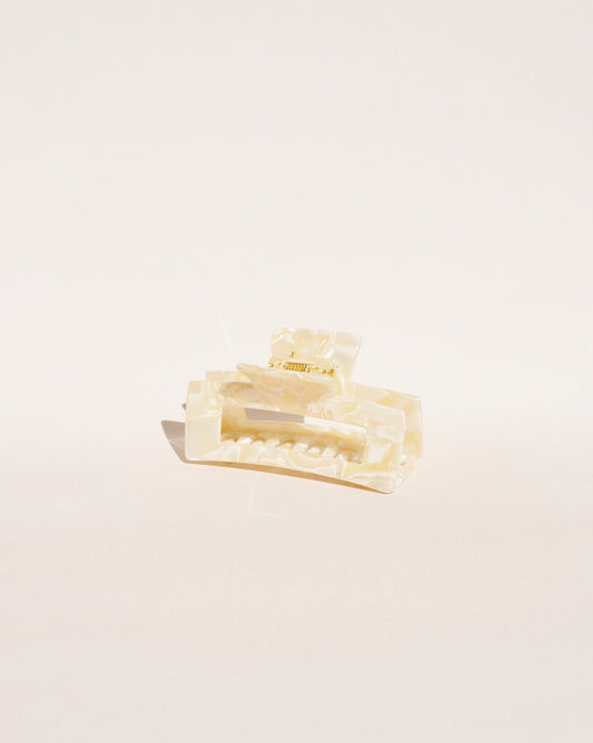 Medium Hair Claw No. 1 in Ivory