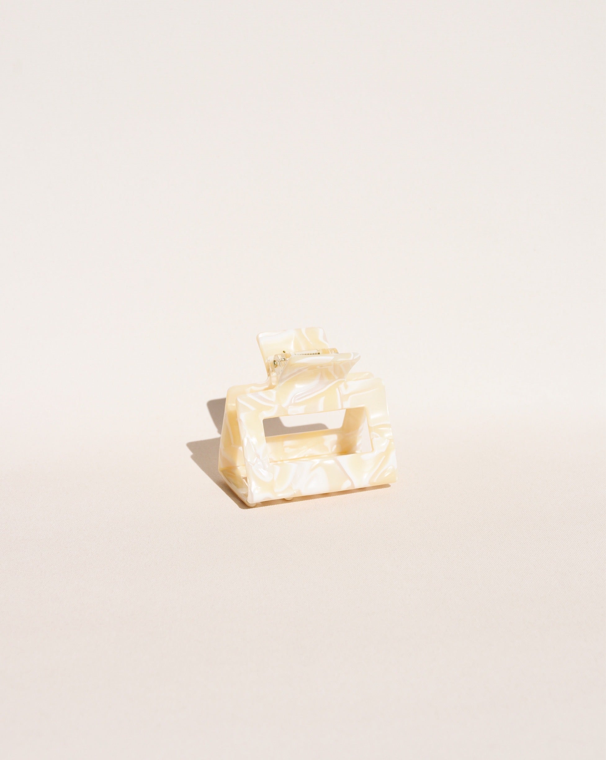 Small Hair Claw No. 1 in Ivory