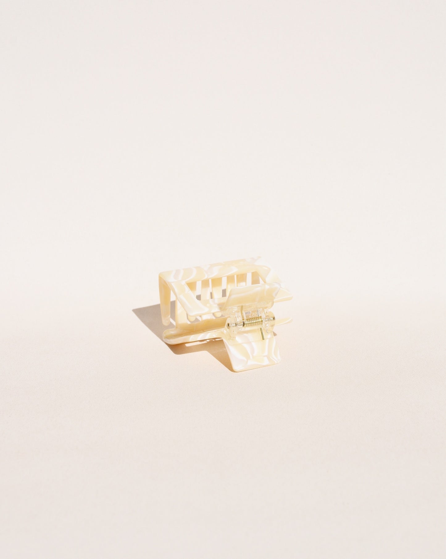 Small Hair Claw No. 1 in Ivory