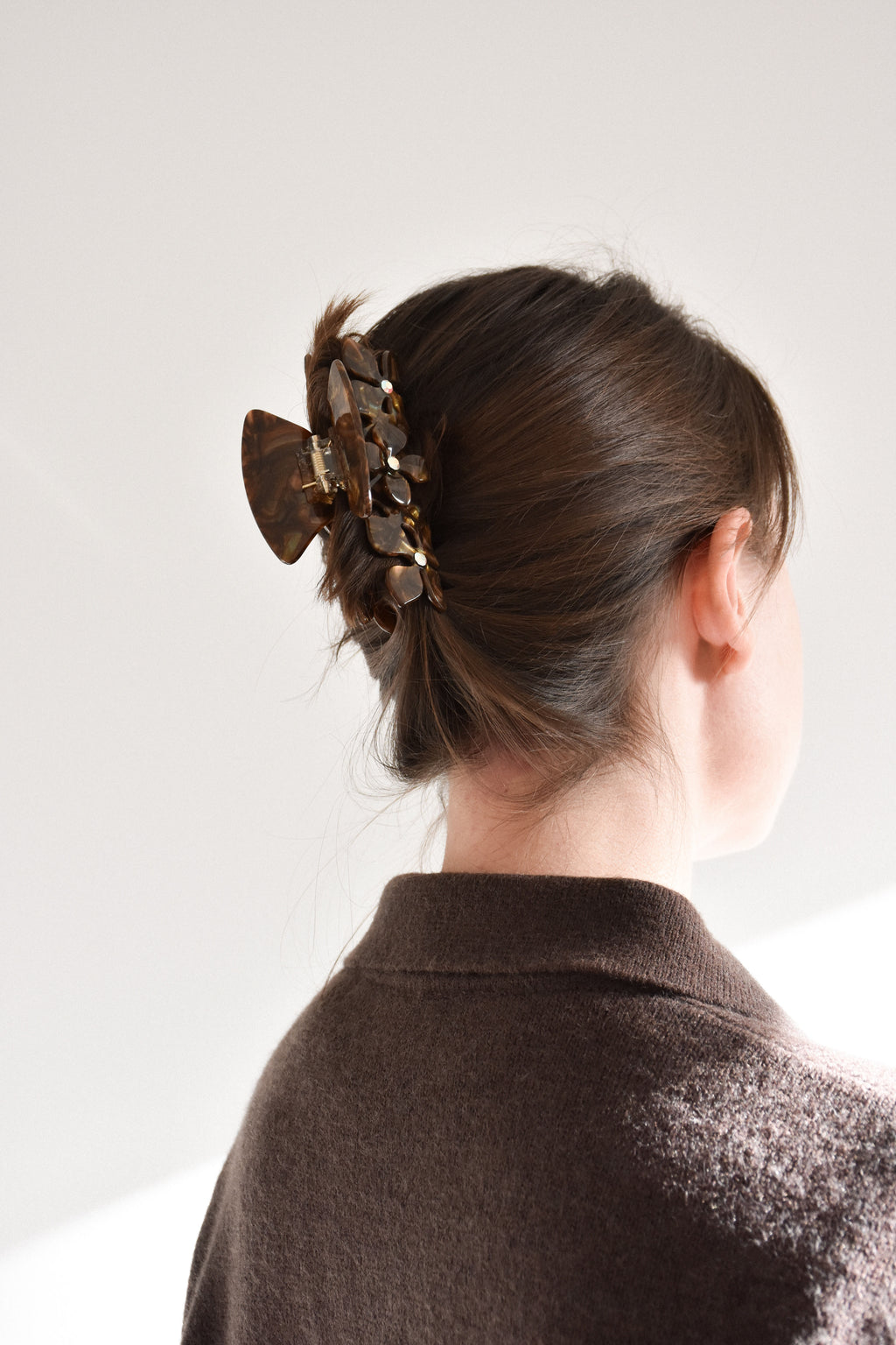 Pinza de Flores para el Pelo en Color Marrón