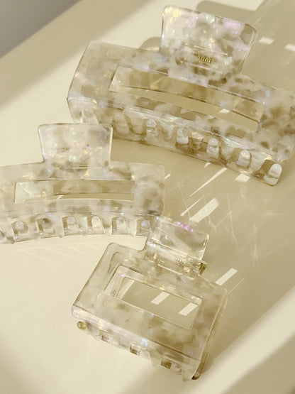 Hair Claw No. 1 in Grey