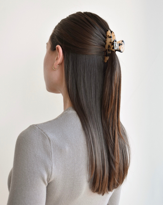 Midi Hair Claw in Light Tortoiseshell