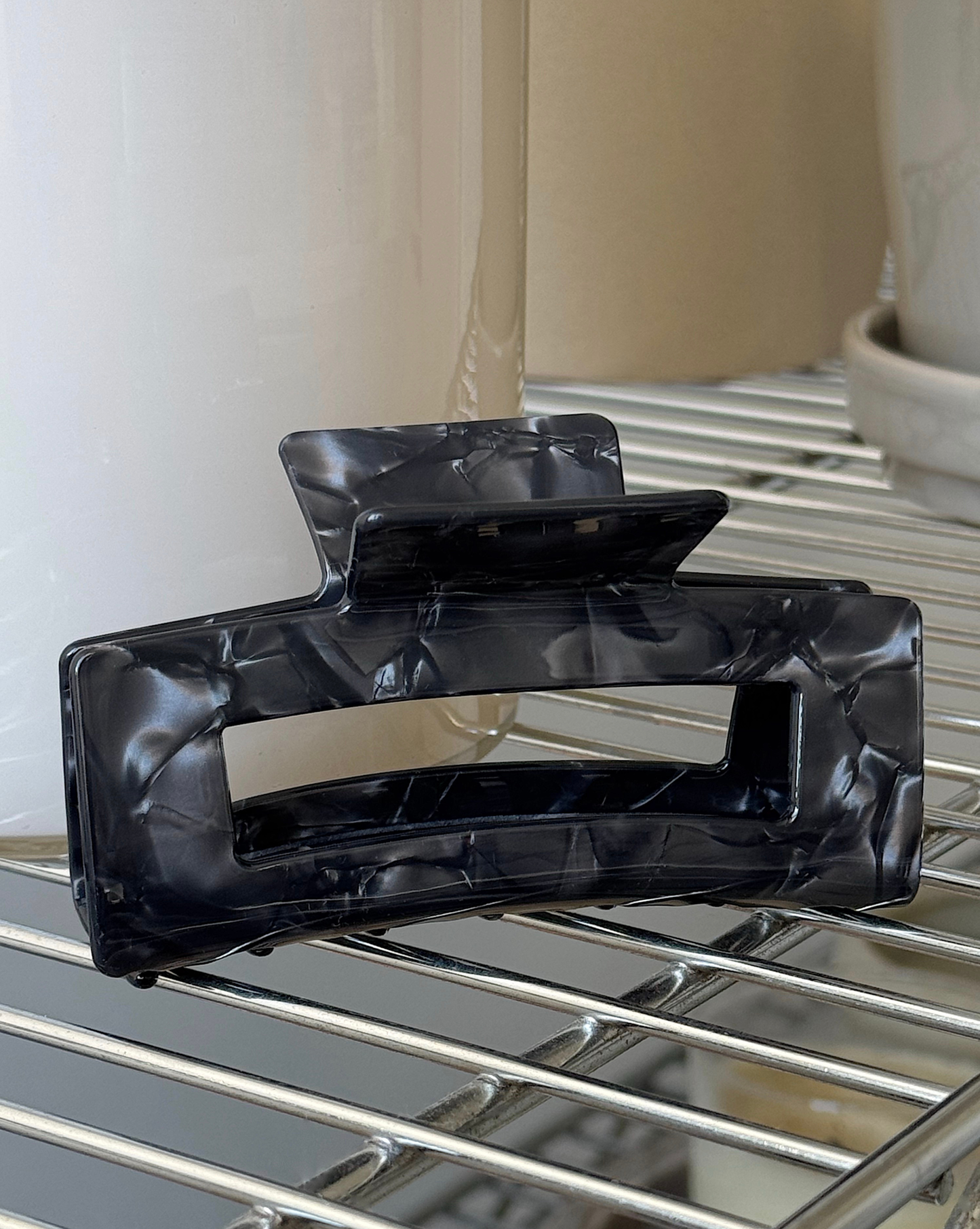 Grande Hair Claw in Black