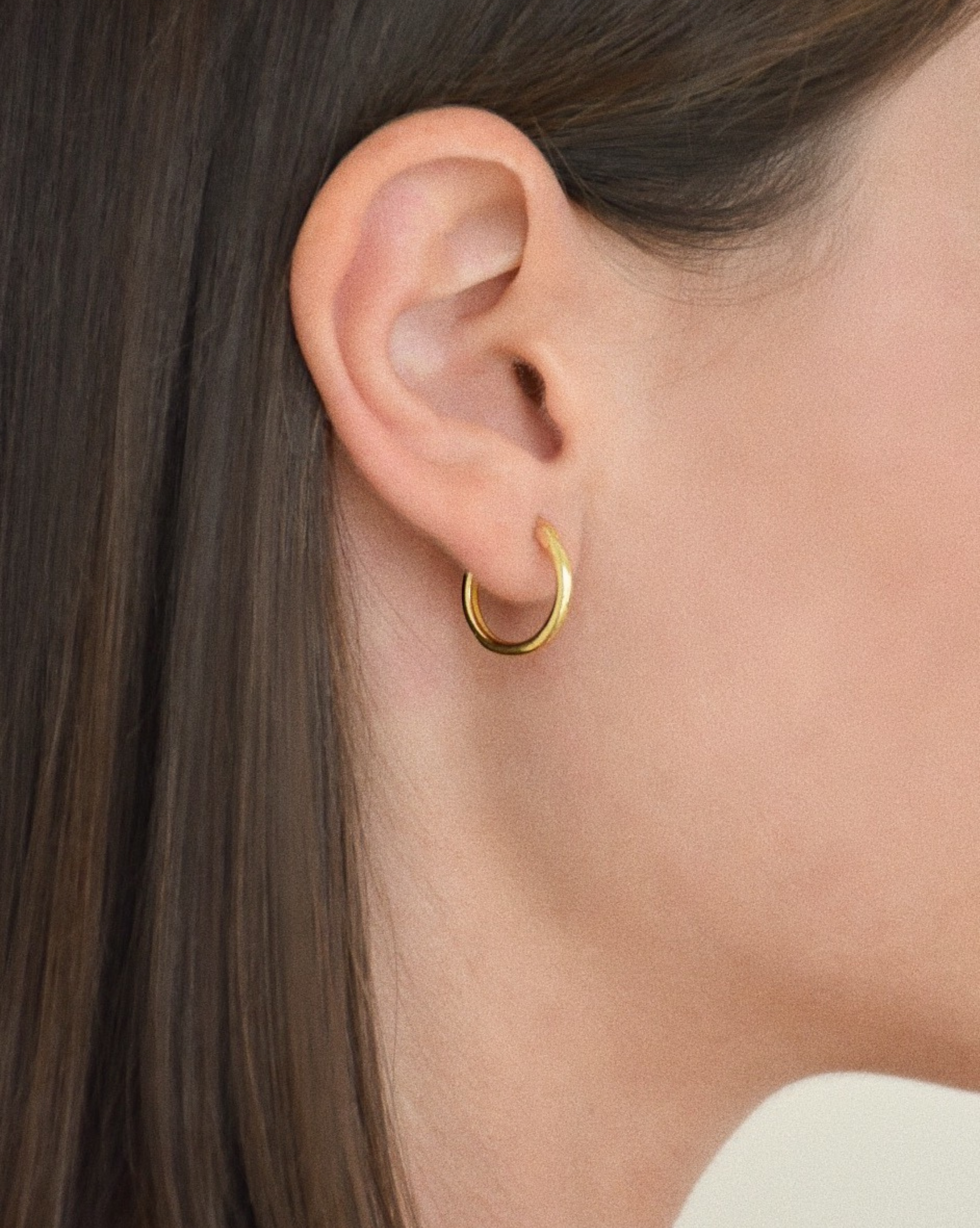 Básico Nº 1 gold hoop earrings