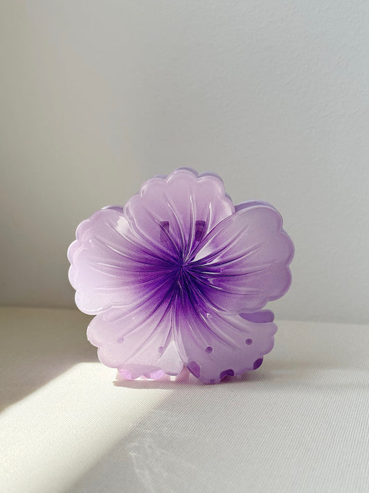 Tropical Flower in Lila