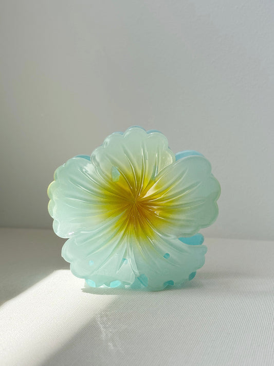 Flor tropical en azul