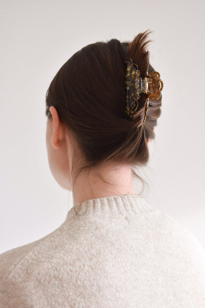 Wavy Claw Clip in Hazelnut Color