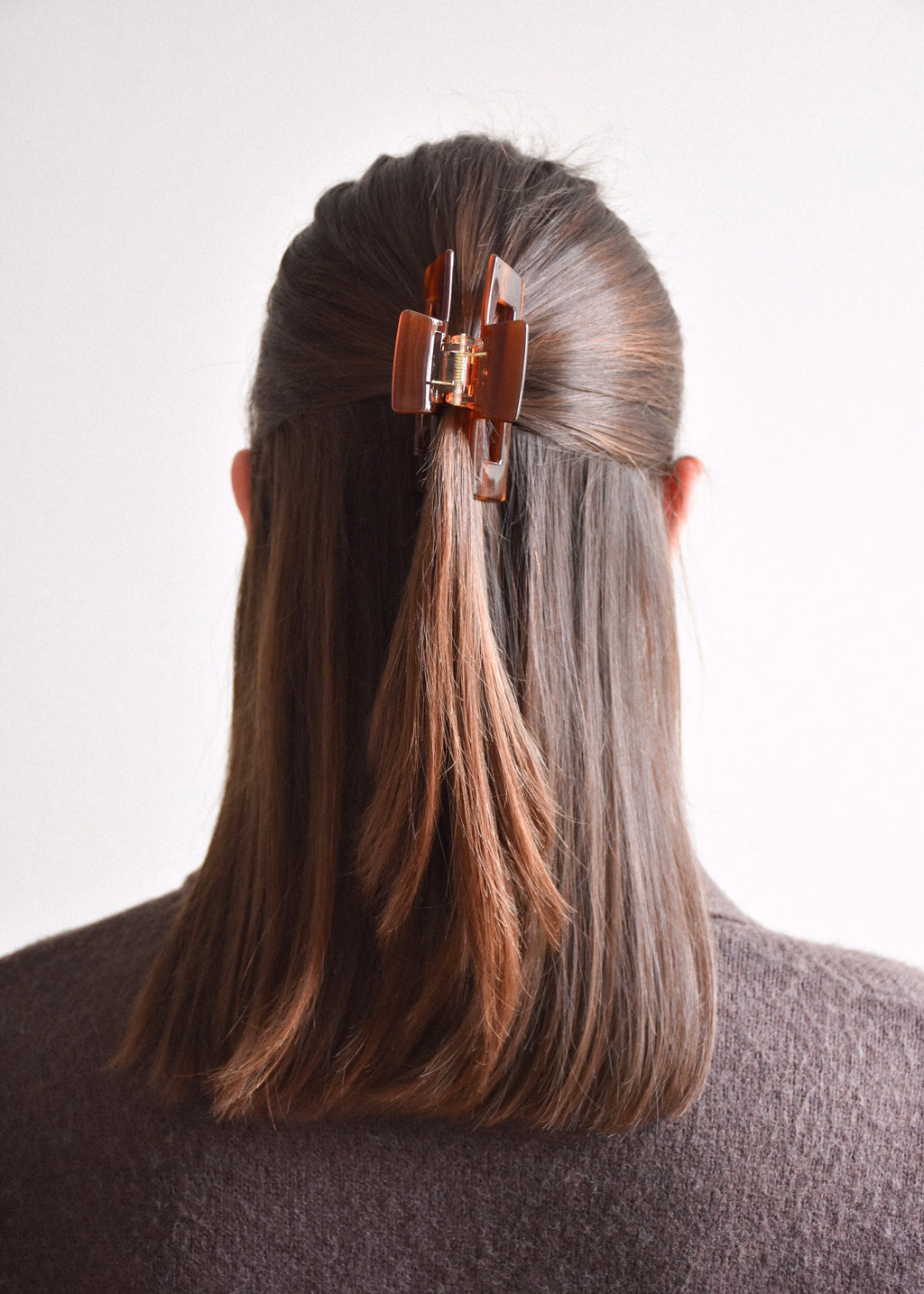 Medium Hair Claw No. 1 in Hazelnut