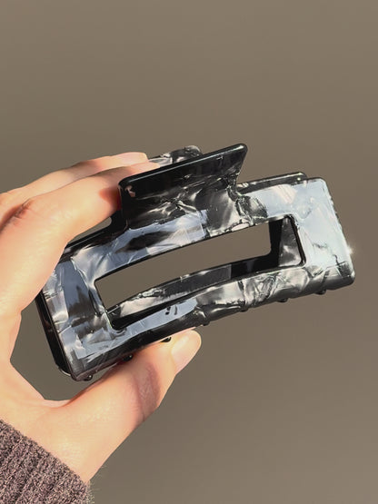 Grande Hair Claw in Black