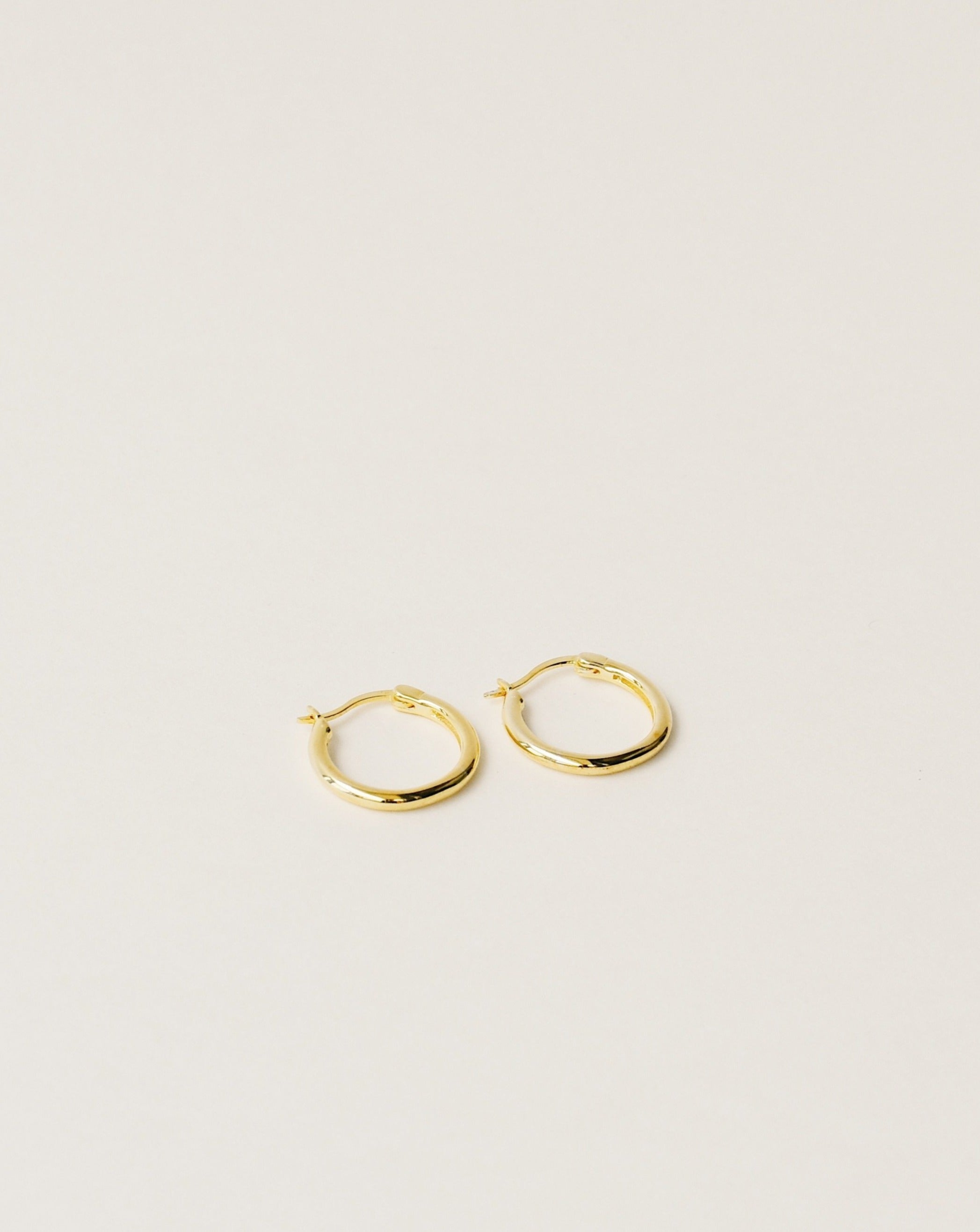 Básico Nº 1 gold hoop earrings