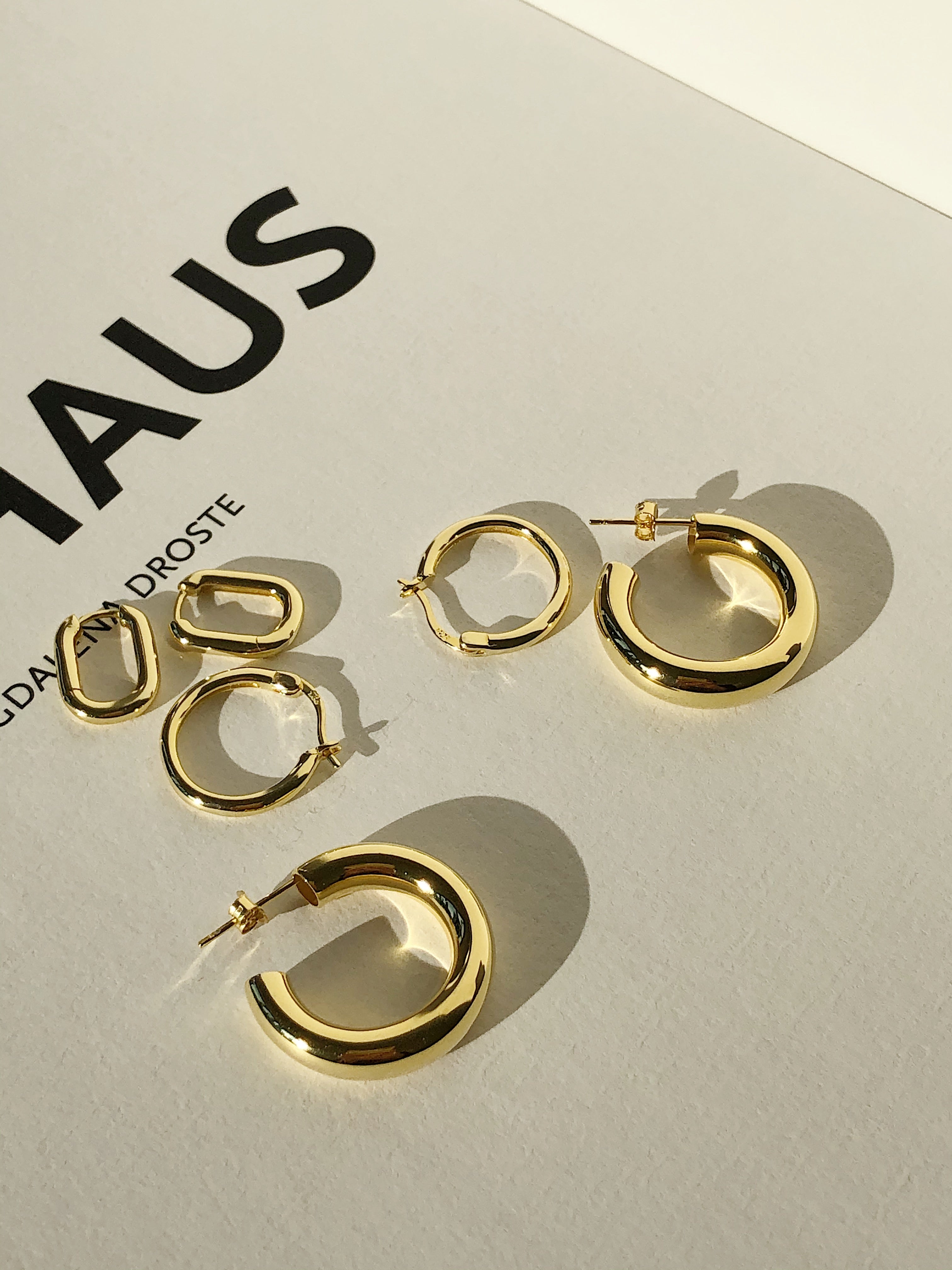 Básico Nº 1 gold hoop earrings