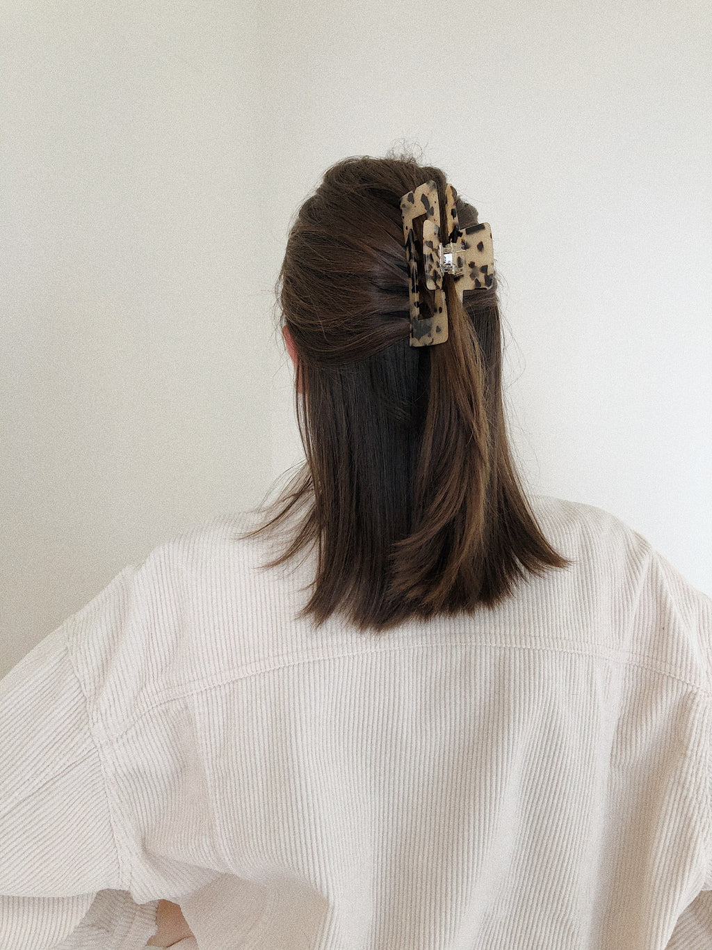 Large Hair Claw No. 1 in Light Tortoiseshell