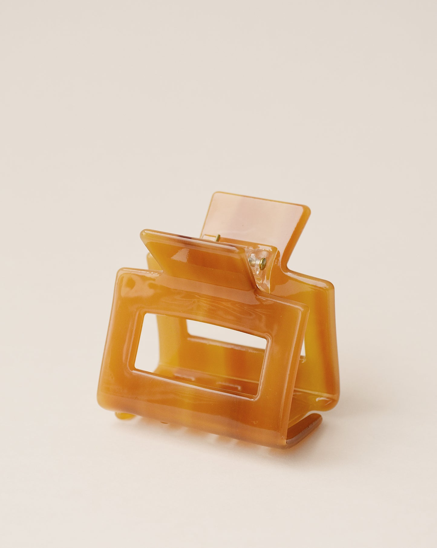 Small Hair Claw No. 1 in Cognac