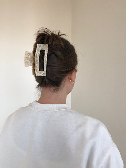 Large Hair Claw No. 1 in Ivory