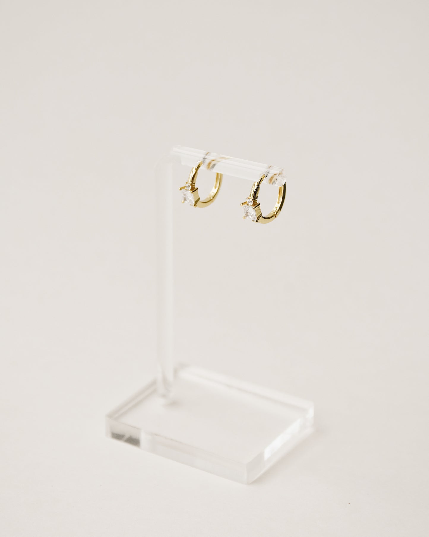 Pendientes de aro con triple gema