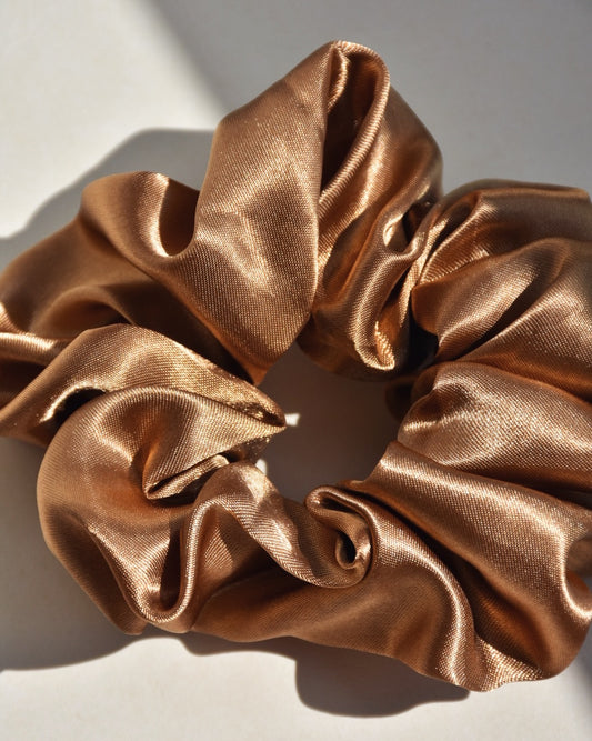 Scrunchie aus Satinseide in Bronze