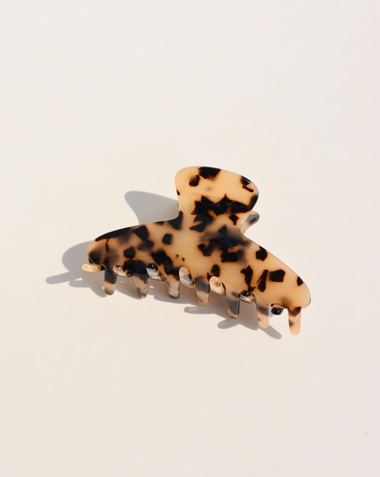 Midi Hair Claw in Light Tortoiseshell