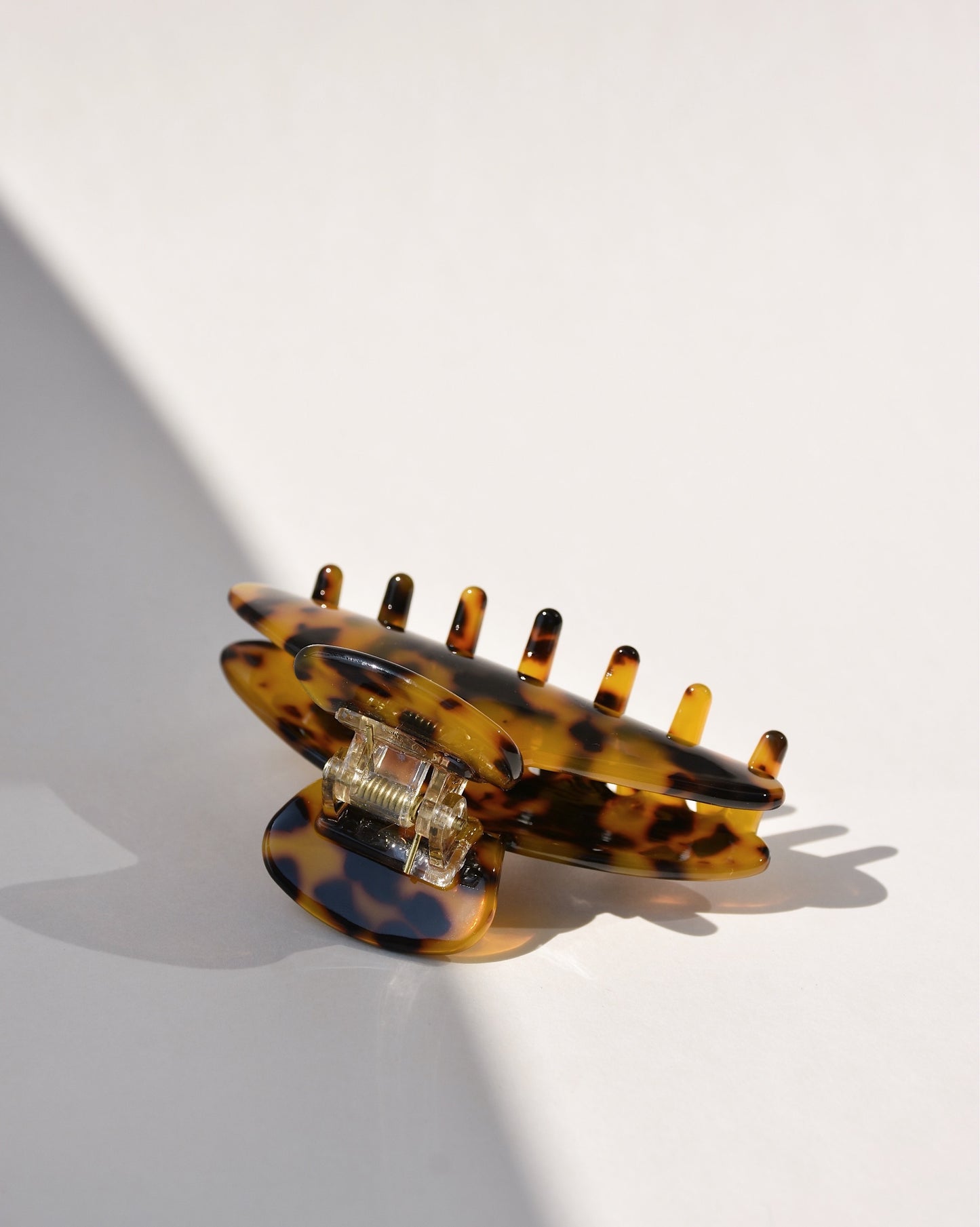 Midi Hair Claw in Classic Tortoiseshell