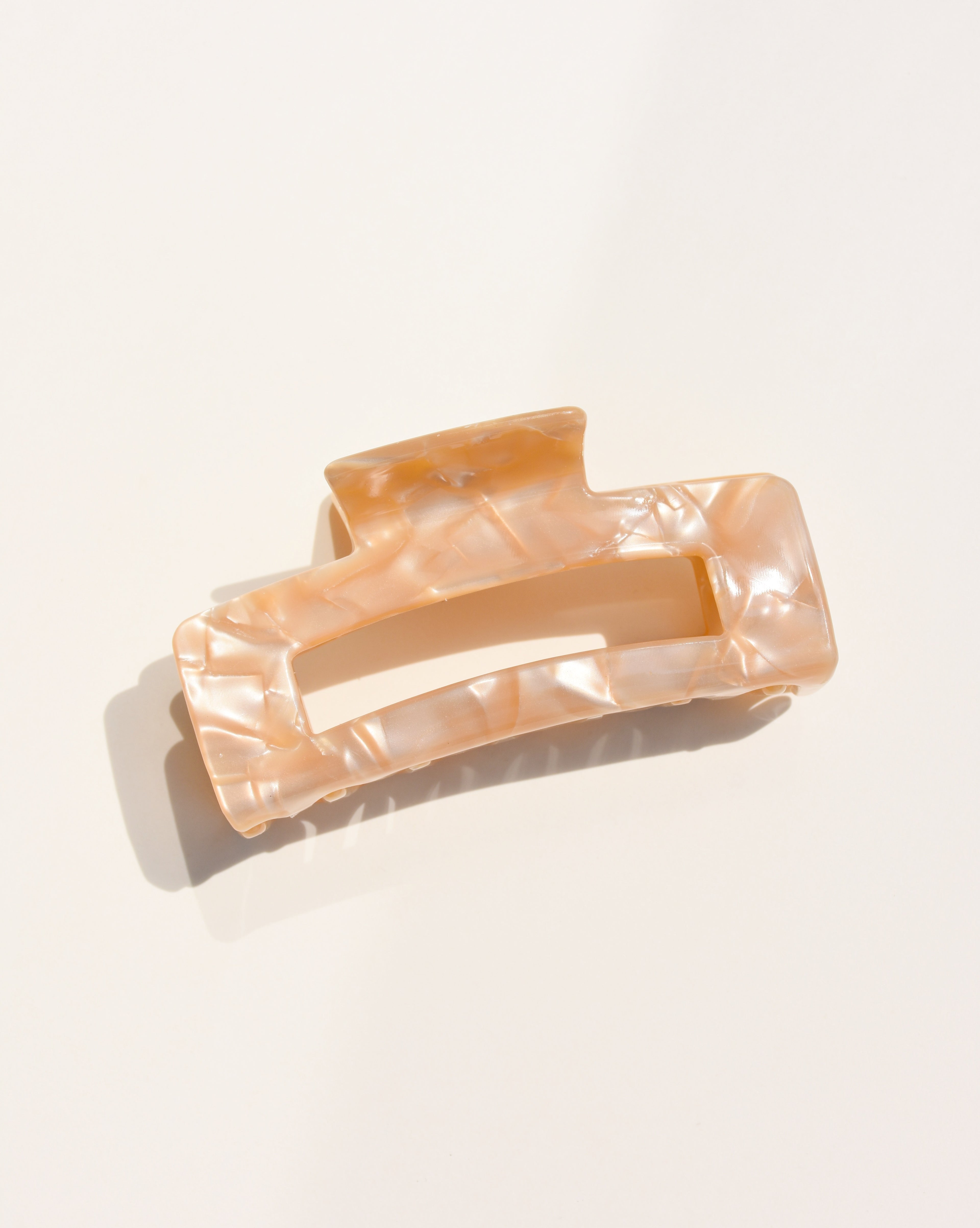 Grande Hair Claw in Pink Nacre